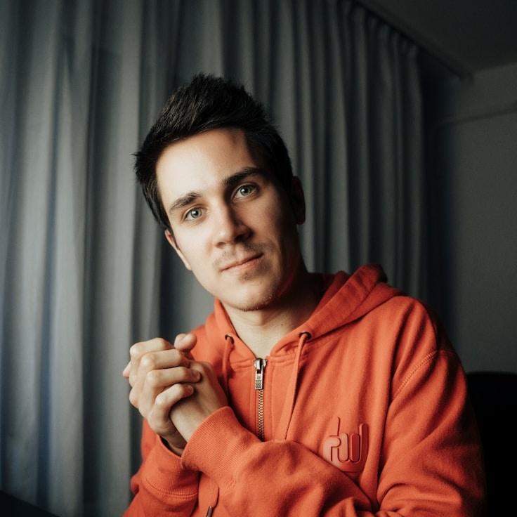 Portrait of Alex Romano, community mentor and Italian cuisine specialist